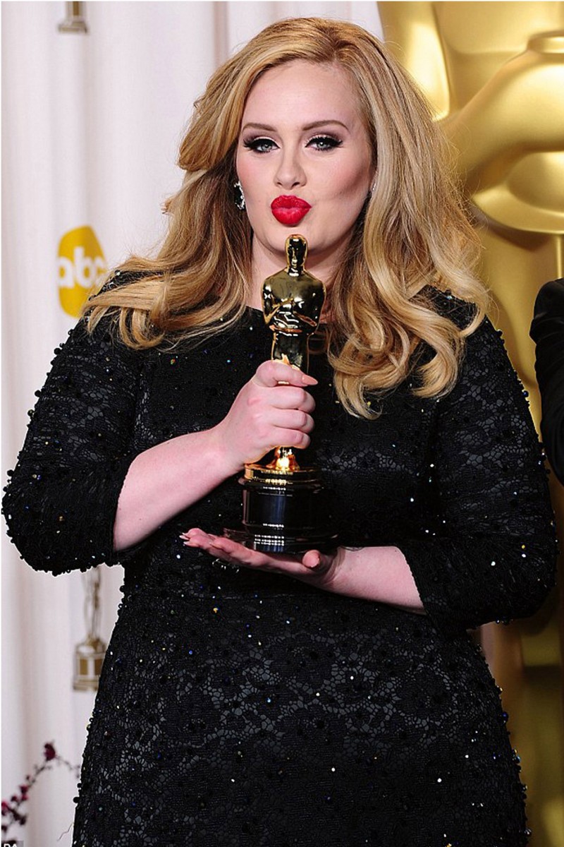 1. Adele @ Oscars 2013 in Burberry - Ricamificio Paolo Italy - The Italian Embroidery