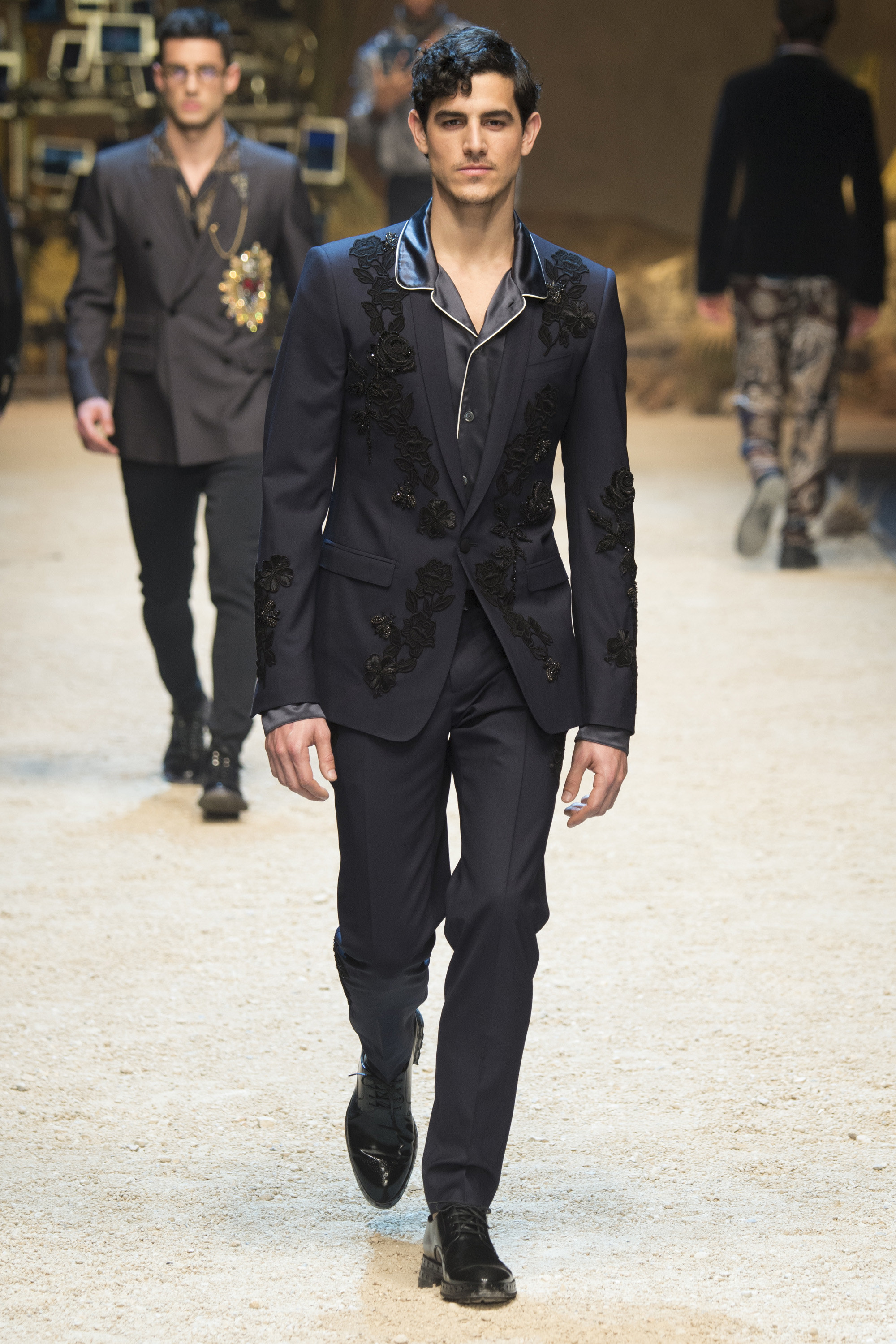 Dolce & Gabbana - Fall 2016 Menswear - Ricamificio Paolo Italy - The Italian Embroidery